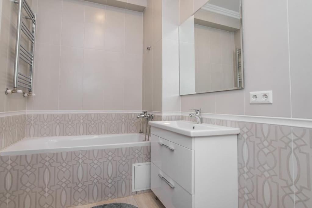 Grand Excelent New Ultra Central Apartments Κισινάου Εξωτερικό φωτογραφία